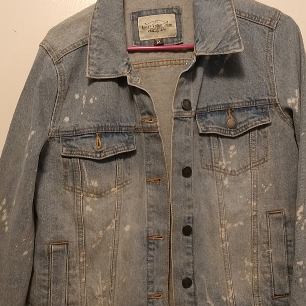 Jean jacket size medium destress bleached